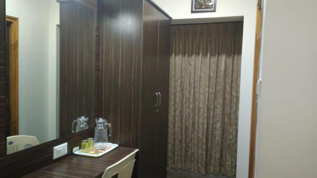 Hotel Famous Residency à Tiruchirappalli Extérieur photo