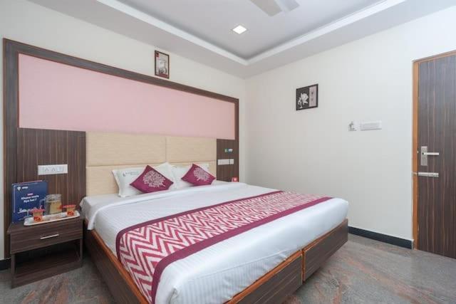 Hotel Famous Residency à Tiruchirappalli Extérieur photo