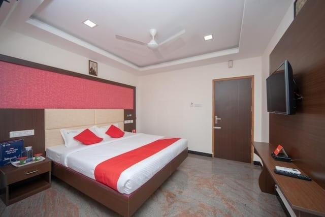 Hotel Famous Residency à Tiruchirappalli Extérieur photo