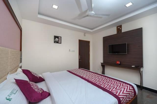 Hotel Famous Residency à Tiruchirappalli Extérieur photo