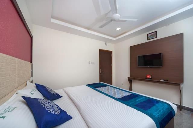 Hotel Famous Residency à Tiruchirappalli Extérieur photo
