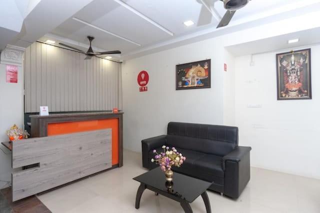 Hotel Famous Residency à Tiruchirappalli Extérieur photo