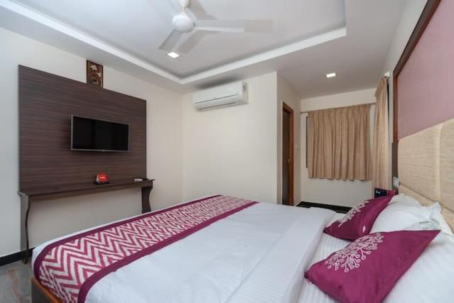 Hotel Famous Residency à Tiruchirappalli Extérieur photo