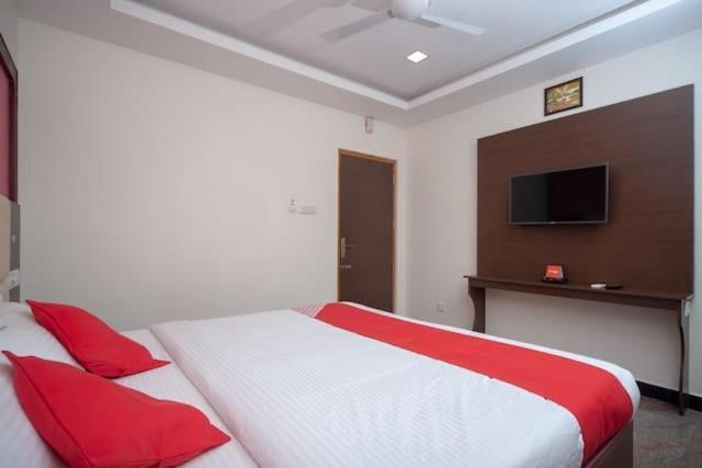 Hotel Famous Residency à Tiruchirappalli Extérieur photo